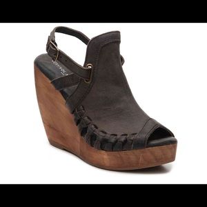 NWT. Adorable Volatile wedges